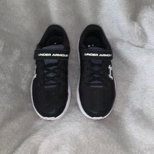 🌻Under Armour Sneakers🌻